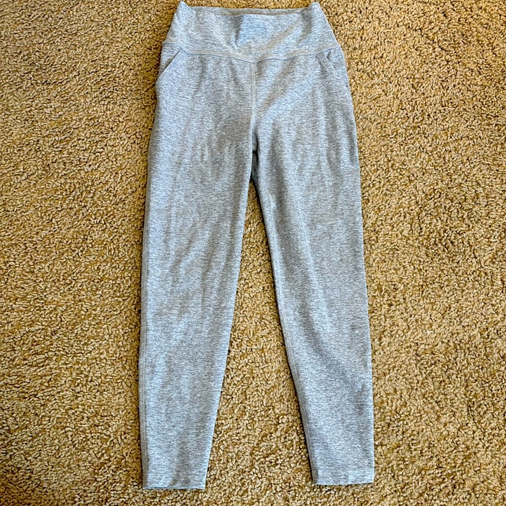 Beyond Yoga light grey Medium spacedye leggings w/ pockets. like new.